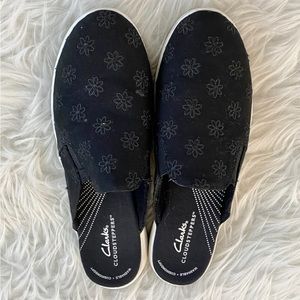Clarks Cloudsteppers Womens Size 8 Breeze Shore Black Floral Embroidered Slip On